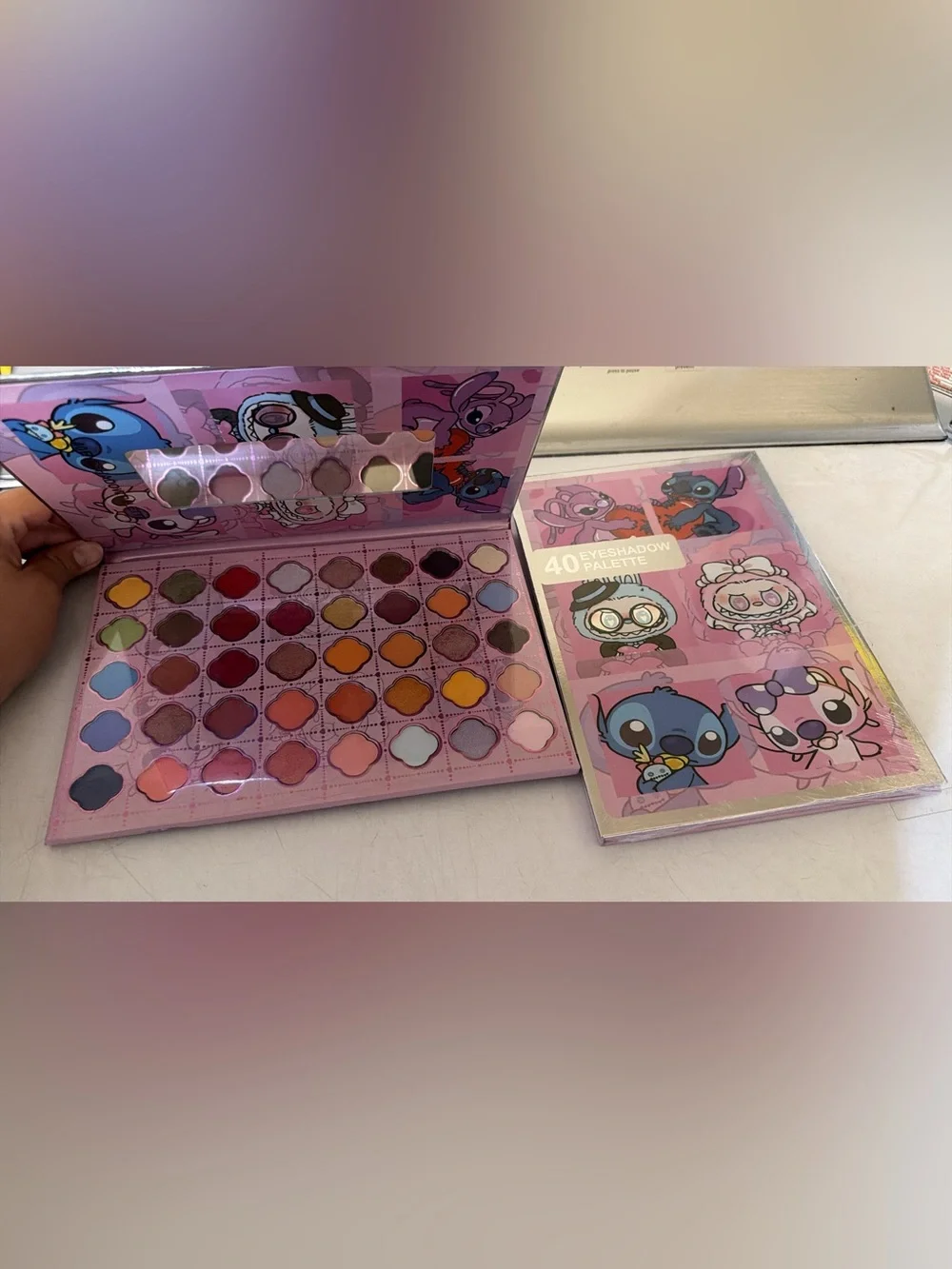 40-Color Pink Eyeshadow Palette - Cute Character Design